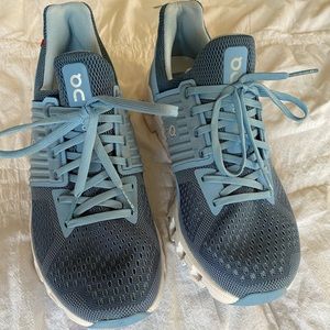 On cloud womens tennis shoes